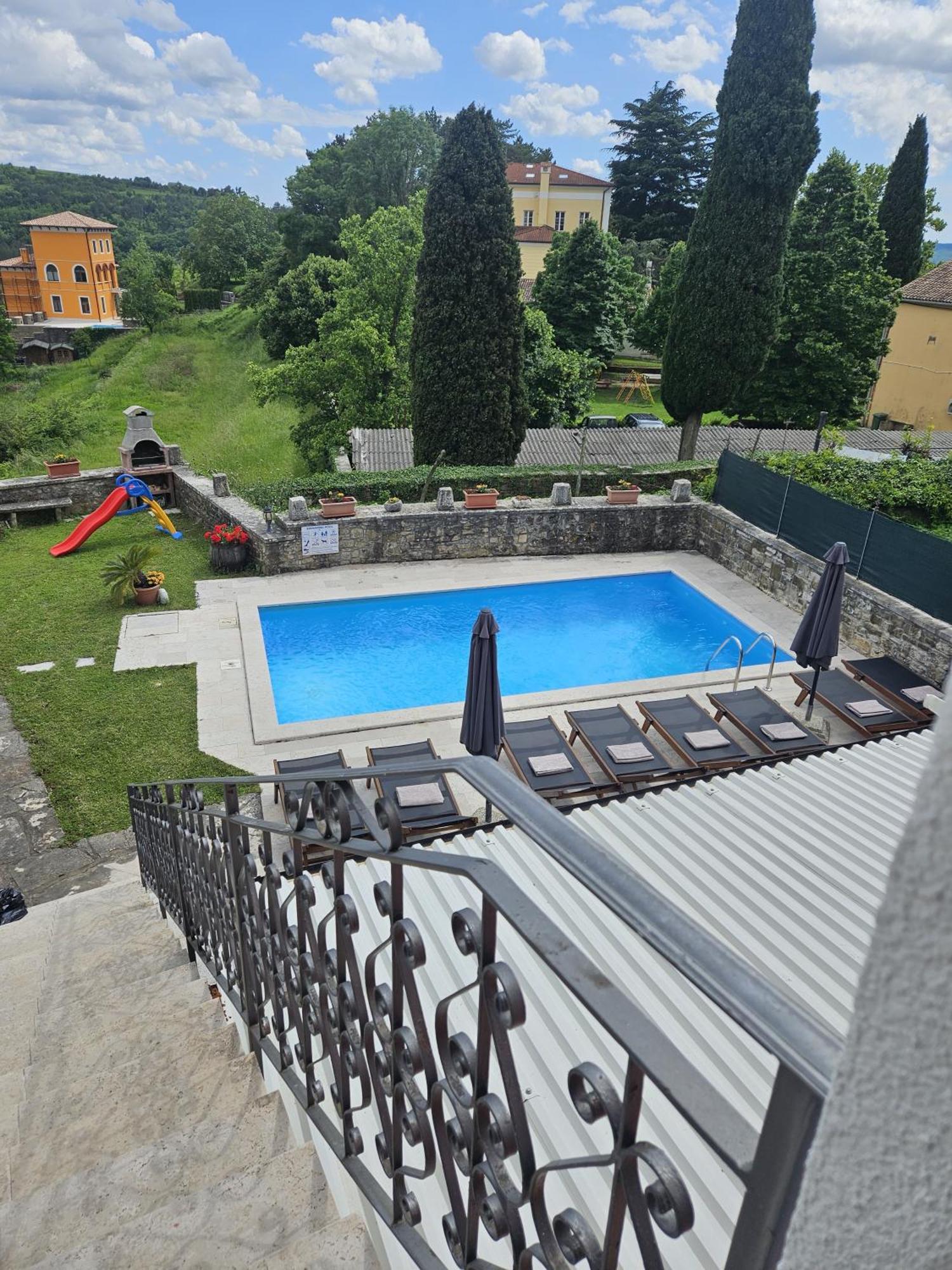 Villa Letizia Oprtalj ภายนอก รูปภาพ