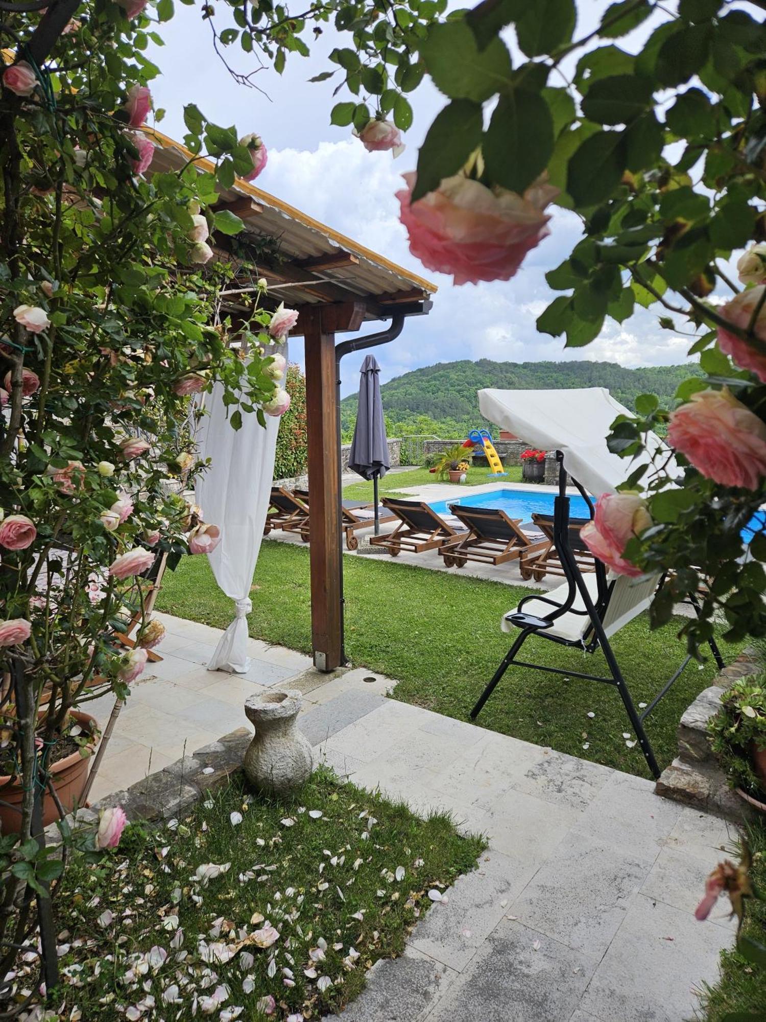 Villa Letizia Oprtalj ภายนอก รูปภาพ